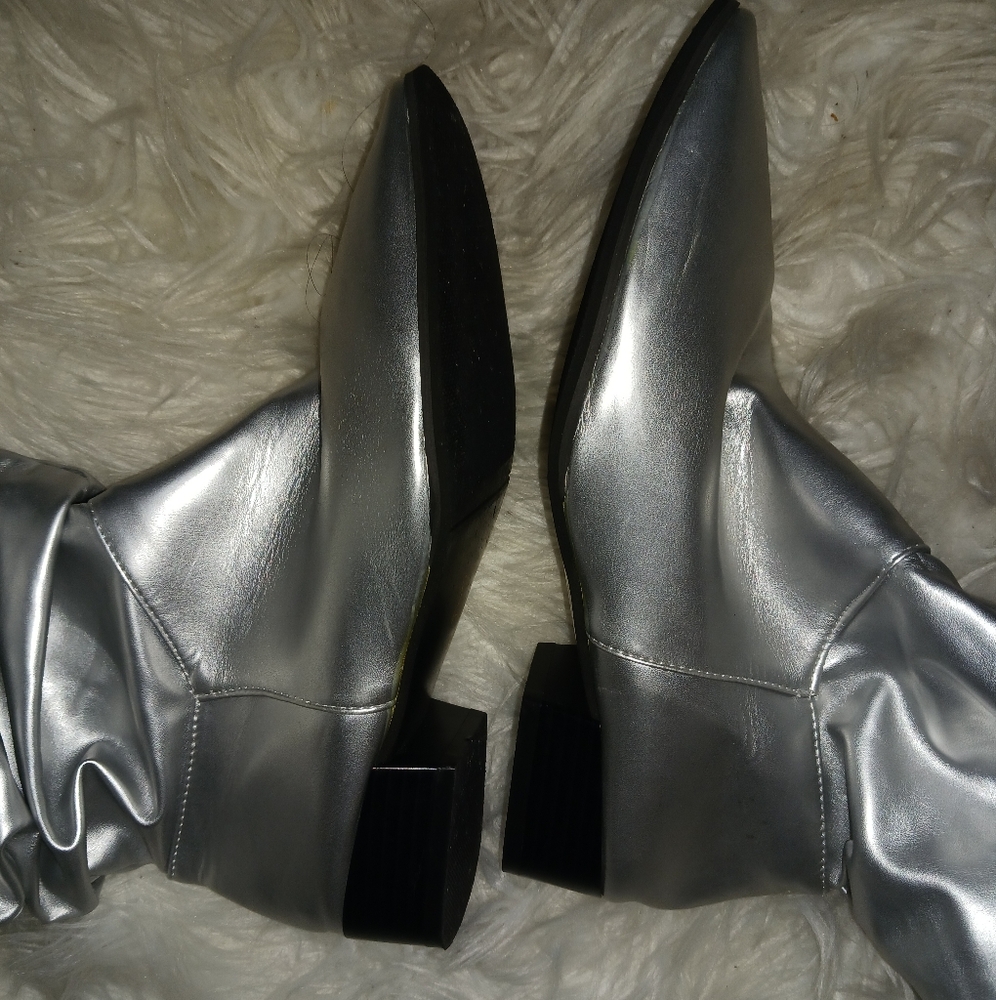 Women Silver metallic slouchy flat knee boots - Picture 9 of 15